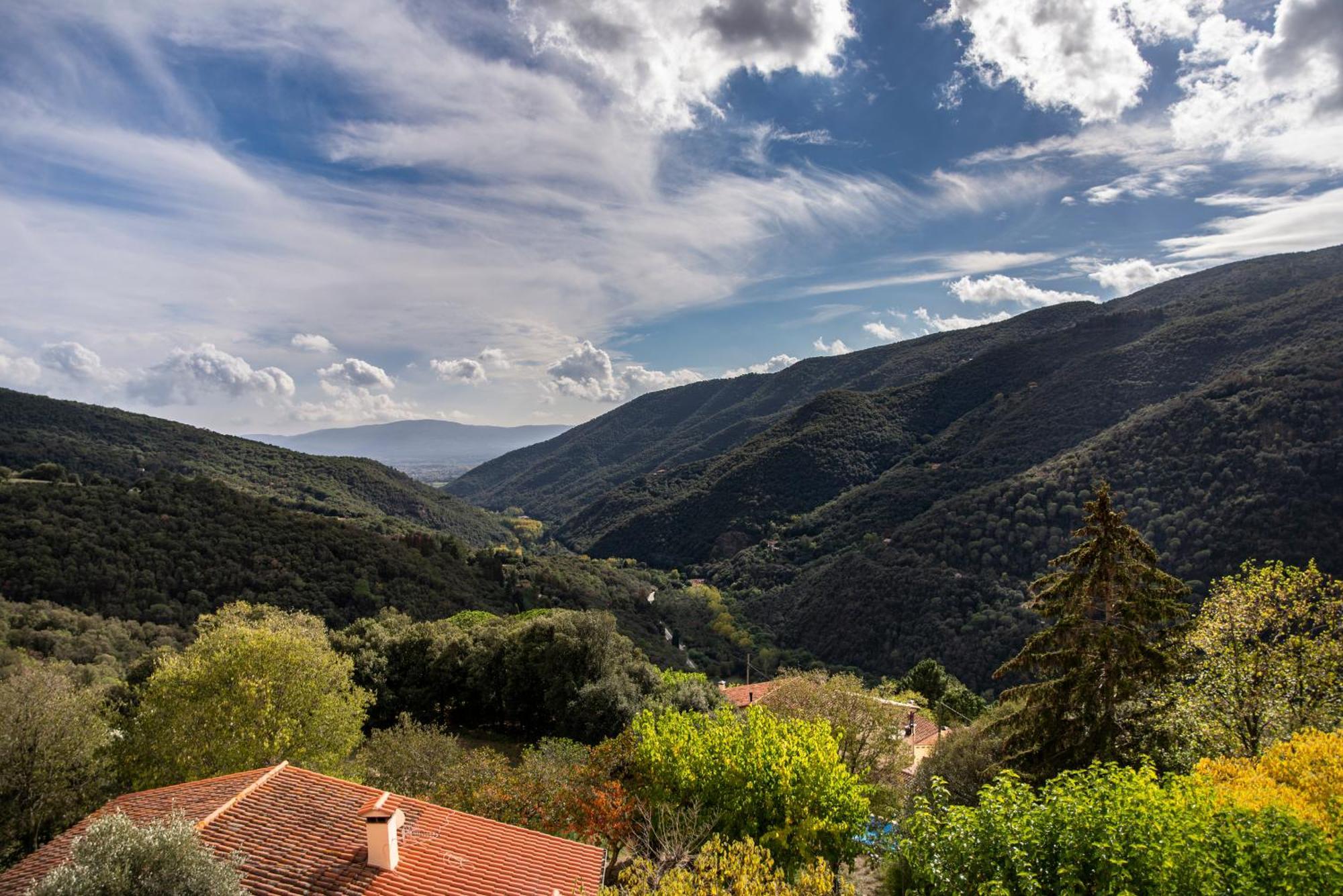 Hostal Montserrat Montseny Exterior photo