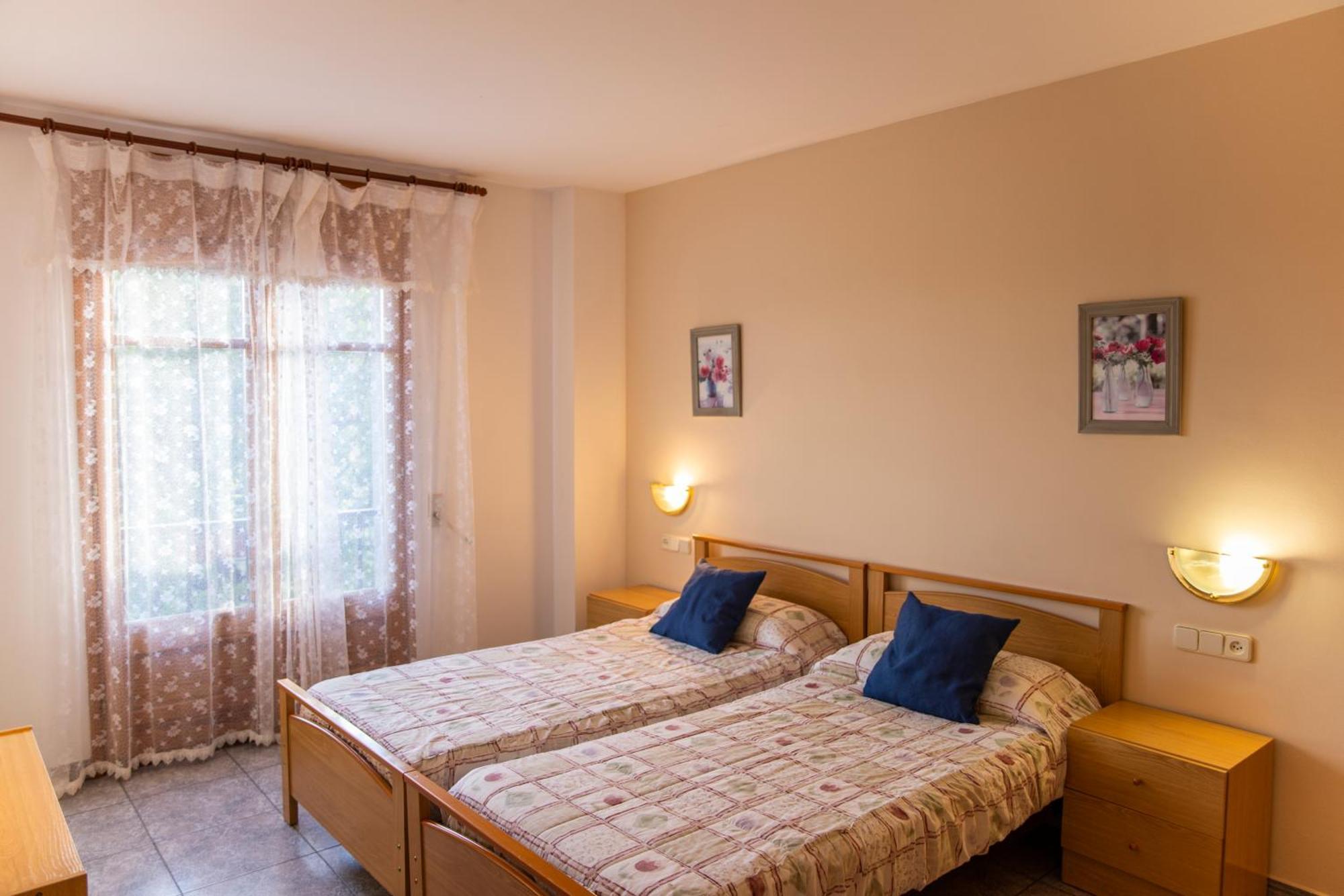 Hostal Montserrat Montseny Exterior photo
