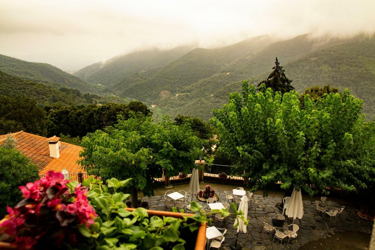 Hostal Montserrat Montseny Exterior photo