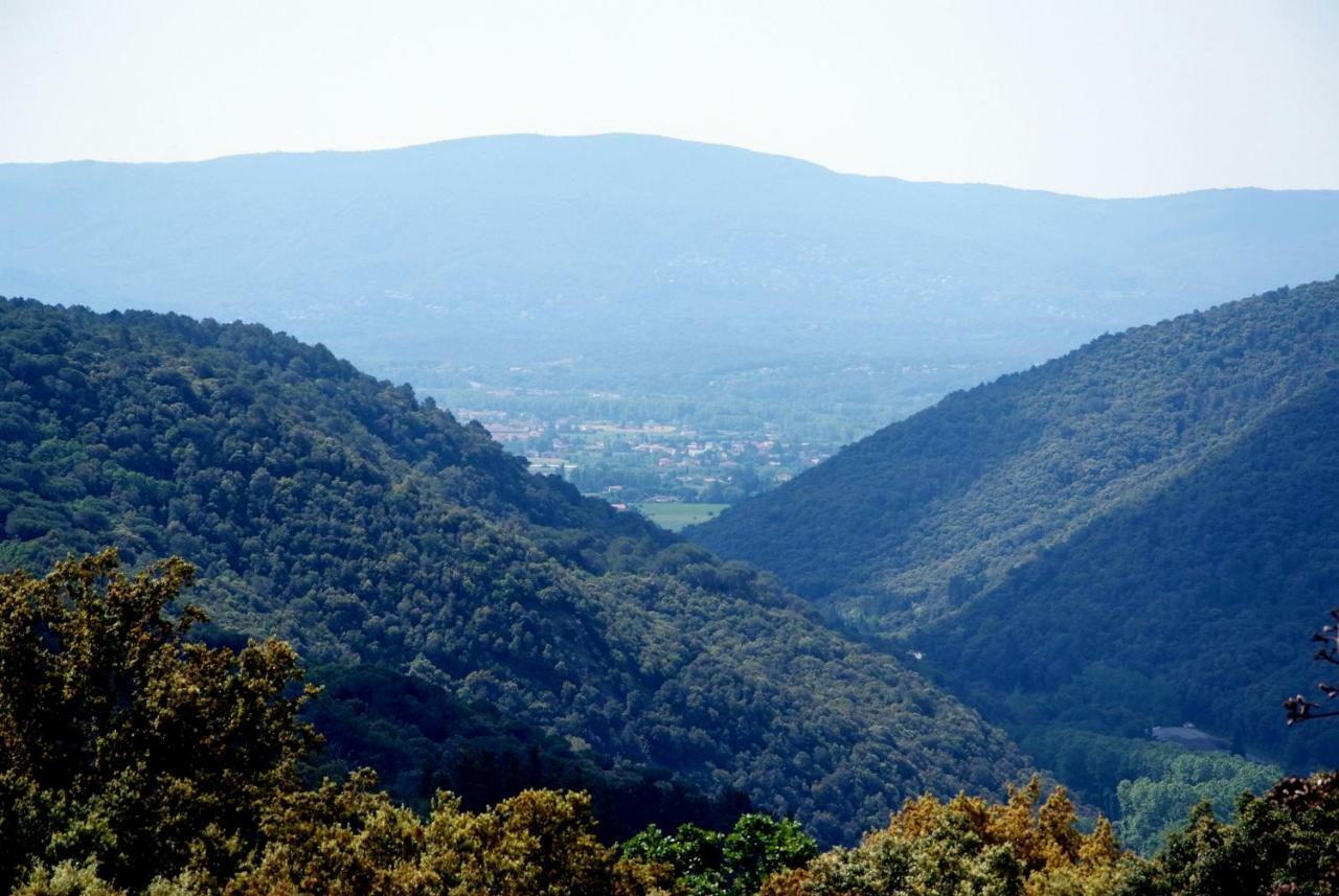 Hostal Montserrat Montseny Exterior photo