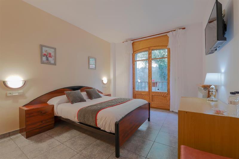 Hostal Montserrat Montseny Exterior photo