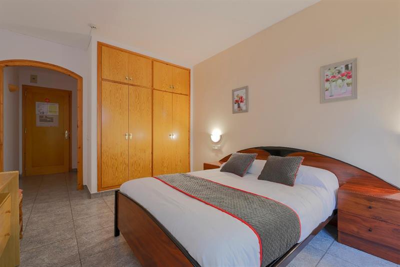 Hostal Montserrat Montseny Exterior photo